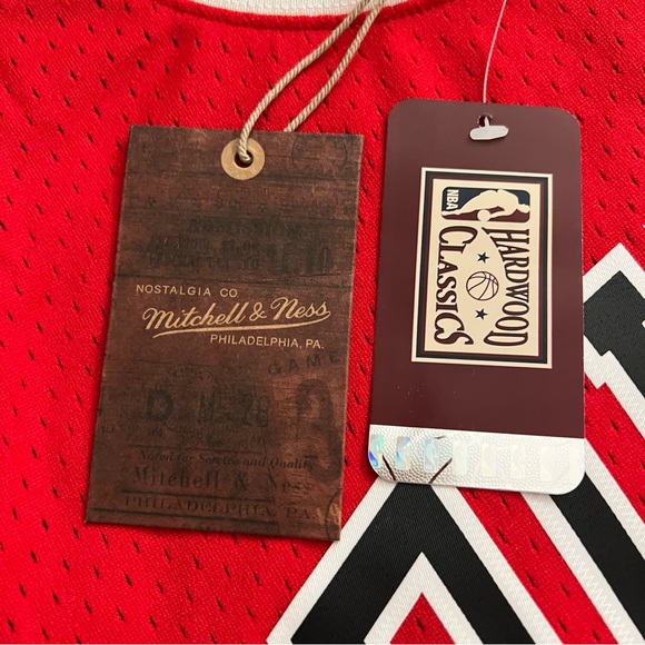 Scottie Pippen Chicago Bulls 1997-1998 Mitchell & Ness Red NBA Swingman Jersey - Picture 8 of 8